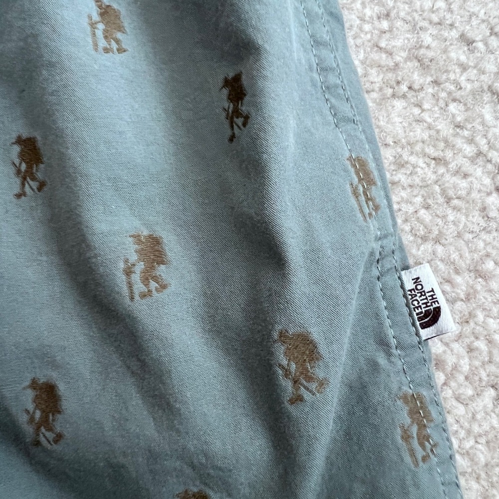 The North Face Mens Short Sleeve Button Up Shirt Green Bigfoot Print Size Large - Picture 9 of 10